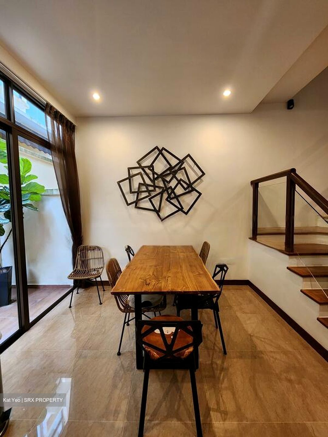 Holland Link (D10), Terrace #451619351